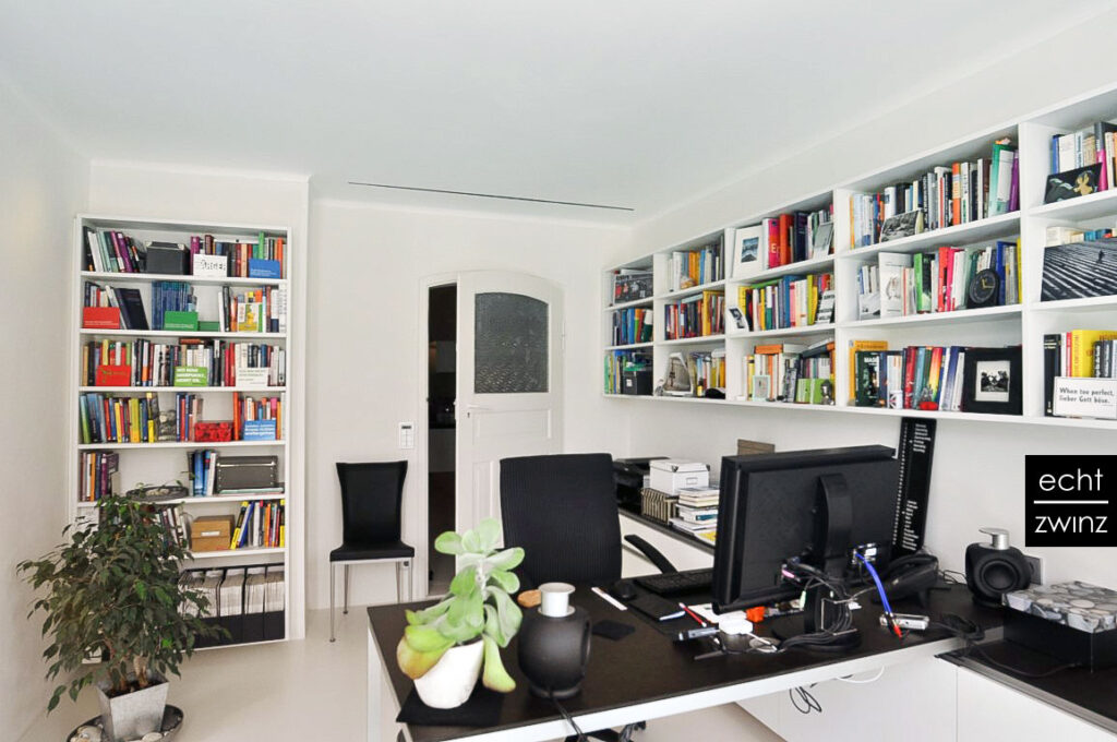 Homeoffice Schreibtisch, Schränke und Regal