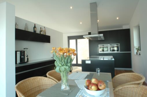 Zwinz Küche MDF schwarz Glas Kochinsel Esstisch