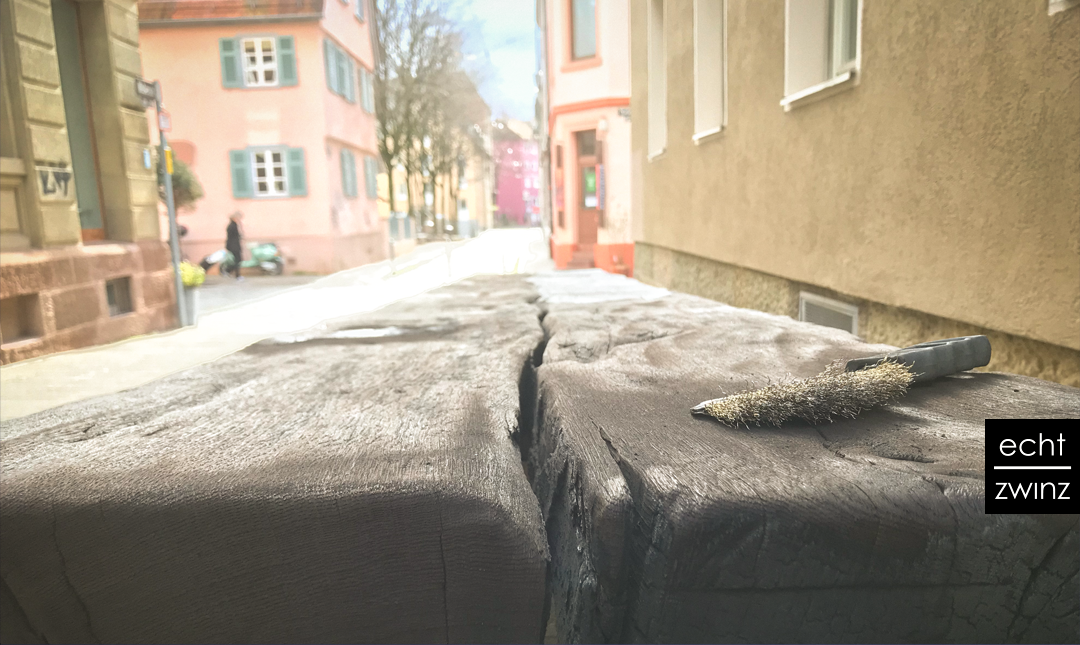 Yakisugi in verschiedenen Farben und Oberflächen aus dem Stuttgarter Bohnenviertel