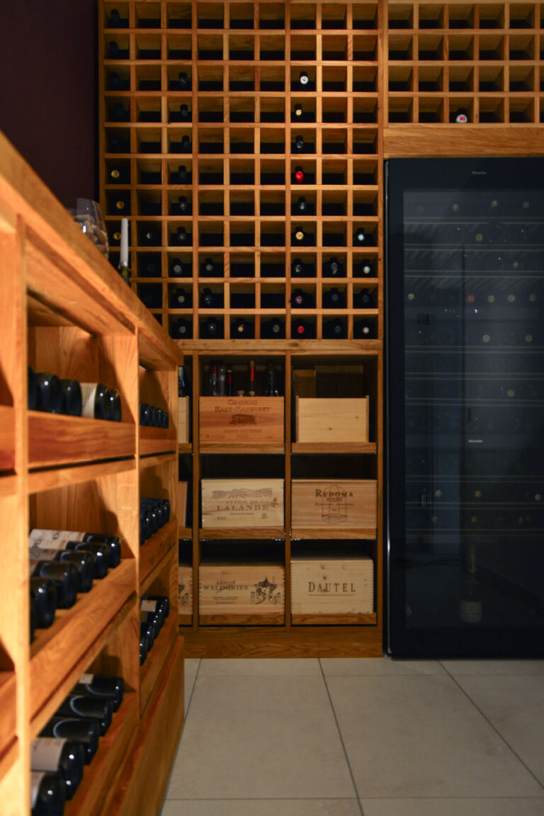 Weinkeller vom Schreiner – mit viel Eiche und wenig Fass