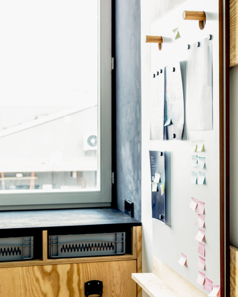 Orgawand mit magnetischen Whiteboards