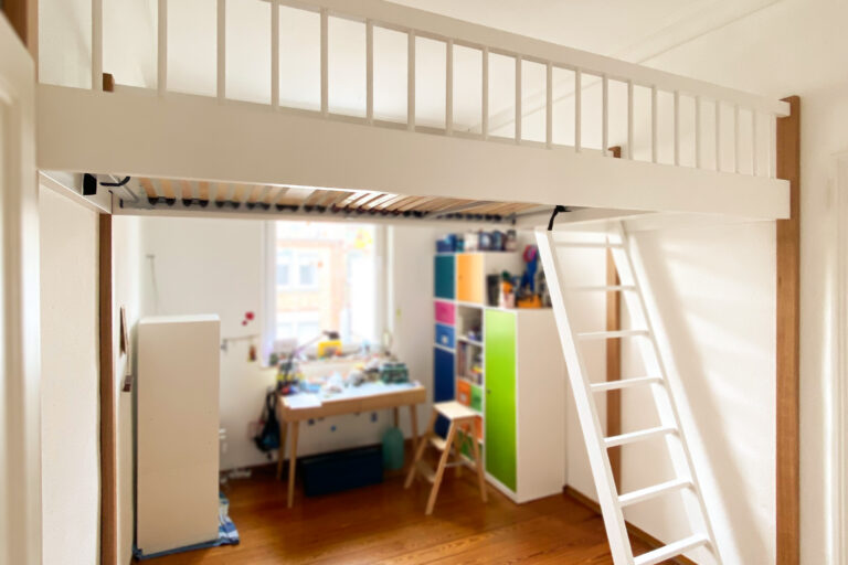 Kinderzimmer Hochbett zum Platzsparen durch zweite Ebene Stuttgart