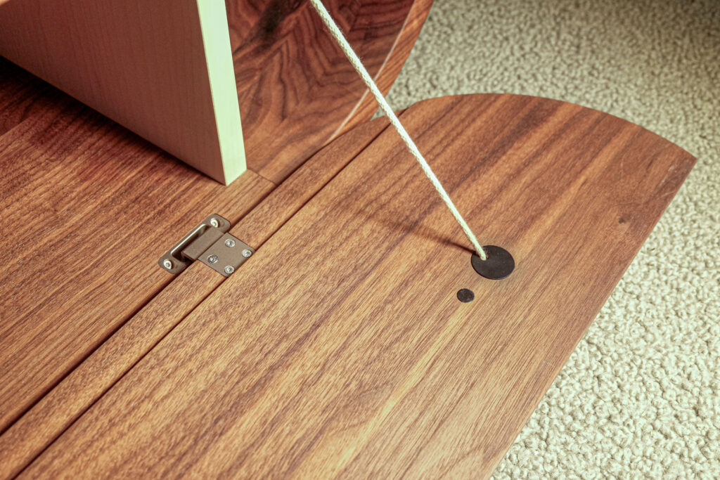 Erlesene fein eingearbeitete Beschläge machen auch das Innere zum echten Hingucker.