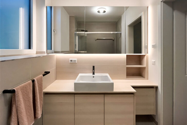 Holz-Badezimmer-Waschtisch-Spiegelschrank-Tanne-Stuttgart